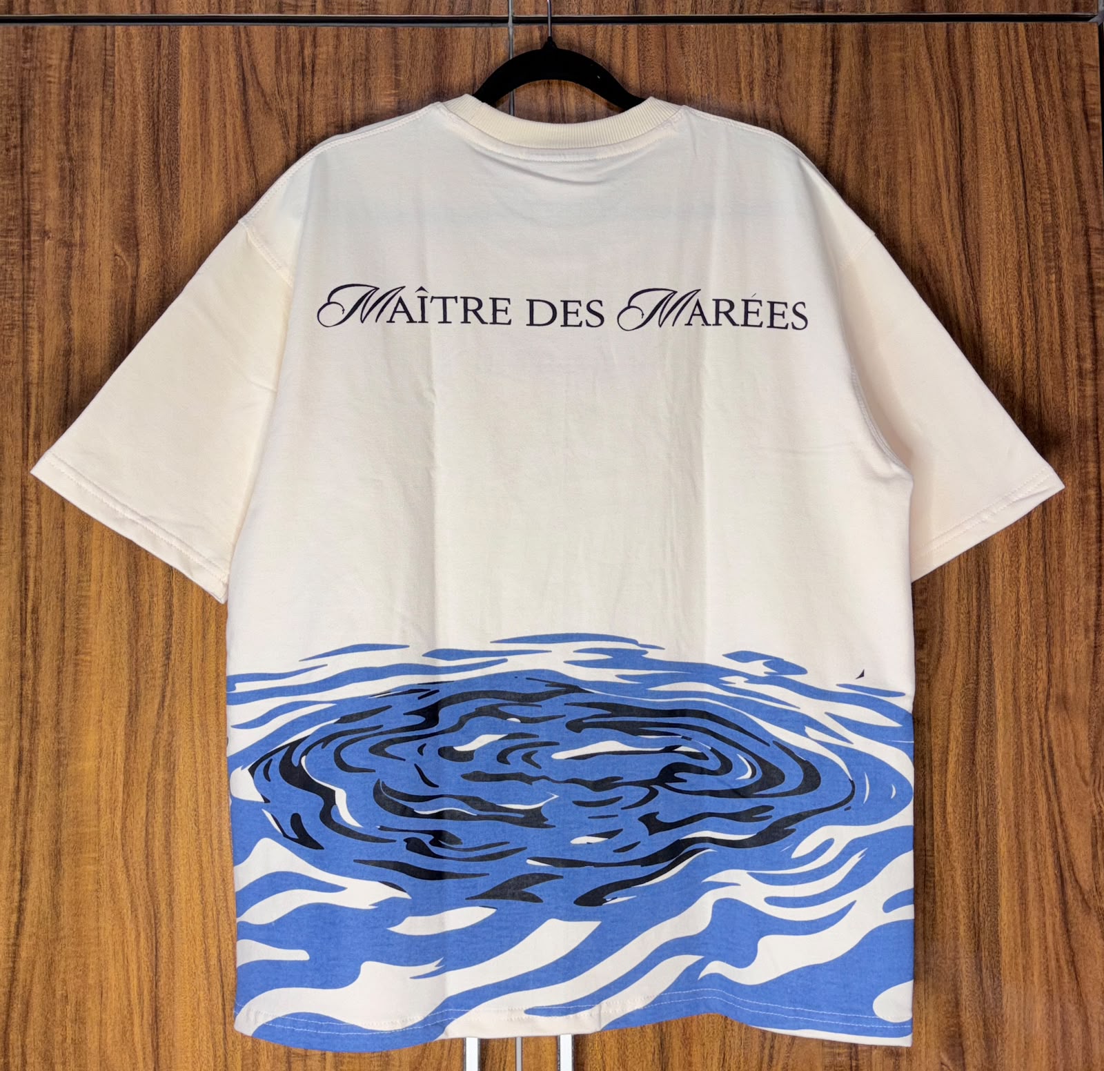 RÉGNER The Dolphin premium oversized T-shirt showing dolphin artwork and RÉGNER embroidery
